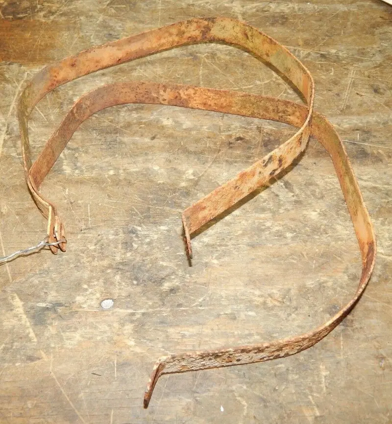Allis-Chalmers B-1 Tractor Fuel Tank Mounting Straps (Pack Of 2) 1