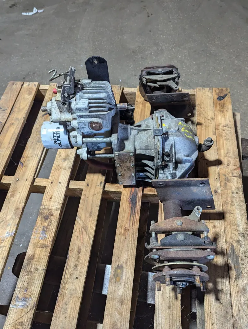Ariens Grand Sierra 2200 – Hydrostatic Transmission Assembly 1