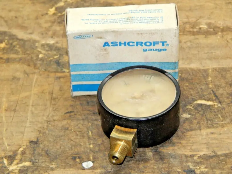 Ashcroft 4.5-Inch Analog Pressure Gauge: 30 Psi Range, 1/4" Npt Thread 1