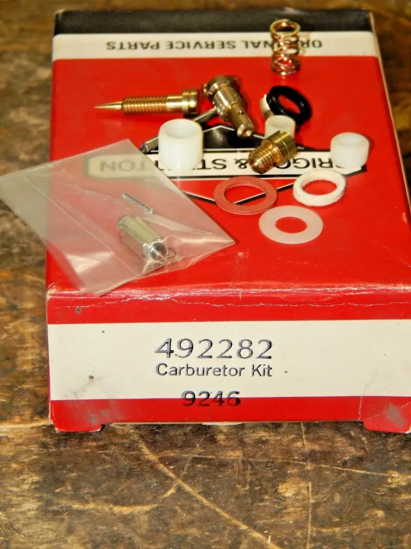 Briggs & Stratton Carburetor Rebuild Kit (Part Number 492282) 1