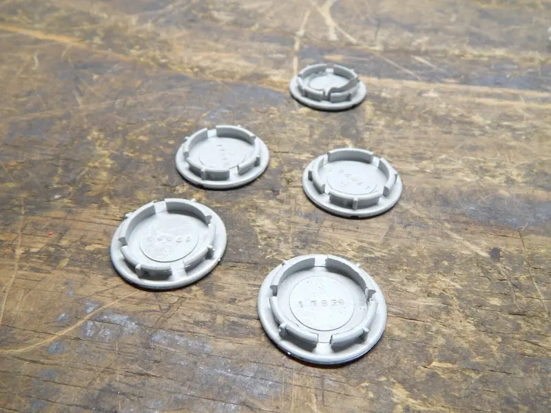 Briggs & Stratton Oem Wheel Plug Set – Pack Of 5 (Part #7017829) 1