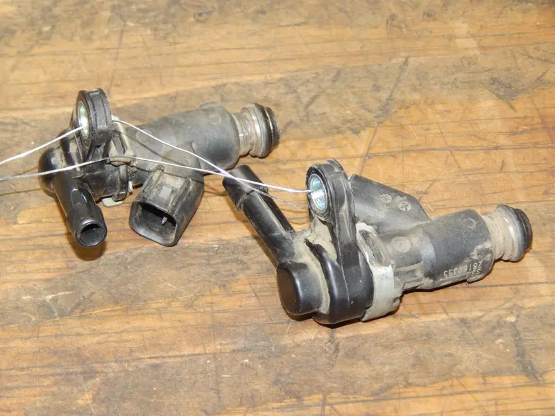 Briggs & Stratton Vanguard Efi Fuel Injector Pair – Model 61E377, Part #593852 1