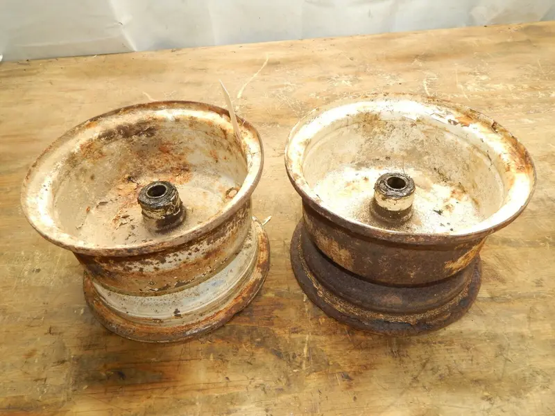 Case 224 Front Rims – Two Rusty/Dusty Units (Part #C24433) 1