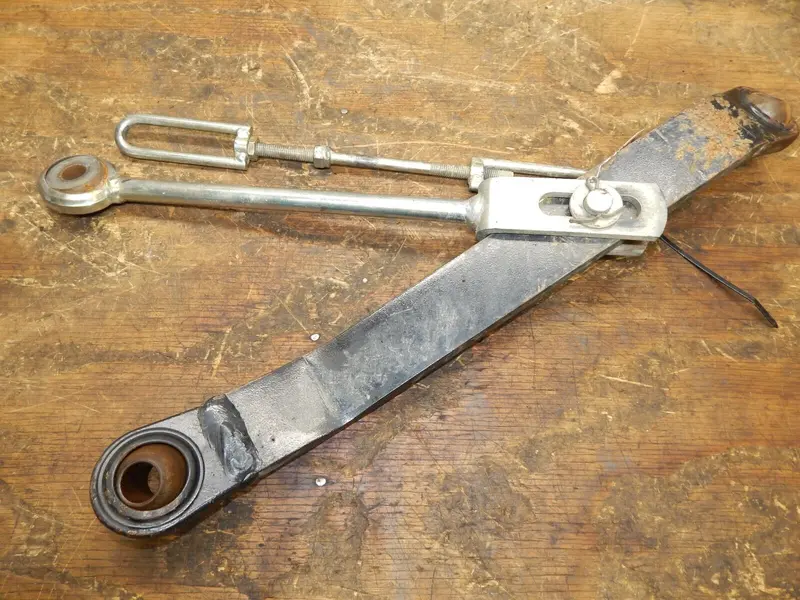 Cub Cadet Genuine Lower Three-Point Link – Compatible With 5252E Tractor (903-0970 / 603-0970) 1