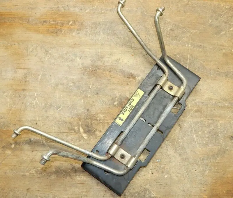 Cub Cadet Hds3185 (3000 Series) Upper Hood Bracket – Part #703-3070B-0499 1