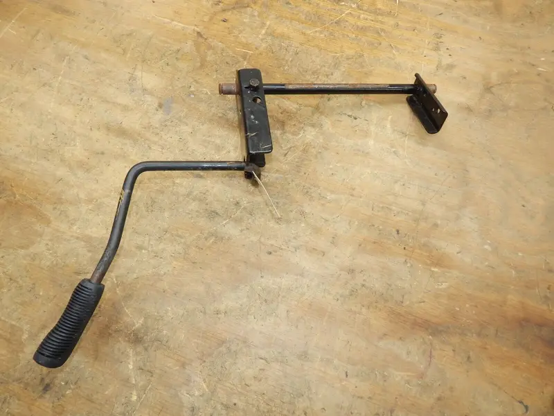 Cub Cadet Lt1042 Deck Lift Handle Assembly 1