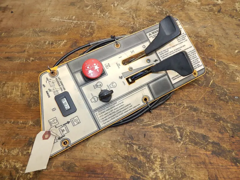Cub Cadet M72 Tank Zero-Turn Mower Right-Side Control Panel (02002889) 1
