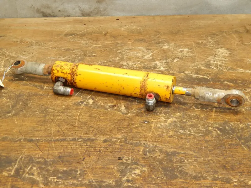 Cub Cadet Power Steering Cylinder For Models 1572, 1772, 1782, 1864, 1872, 2072, 2084, 2182, 2284 1