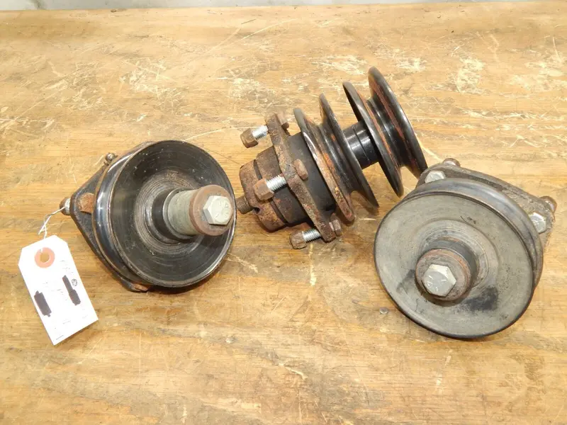 Dixie Chopper 3352 Mower Deck Spindle Kit – Three-Spindle Set 1