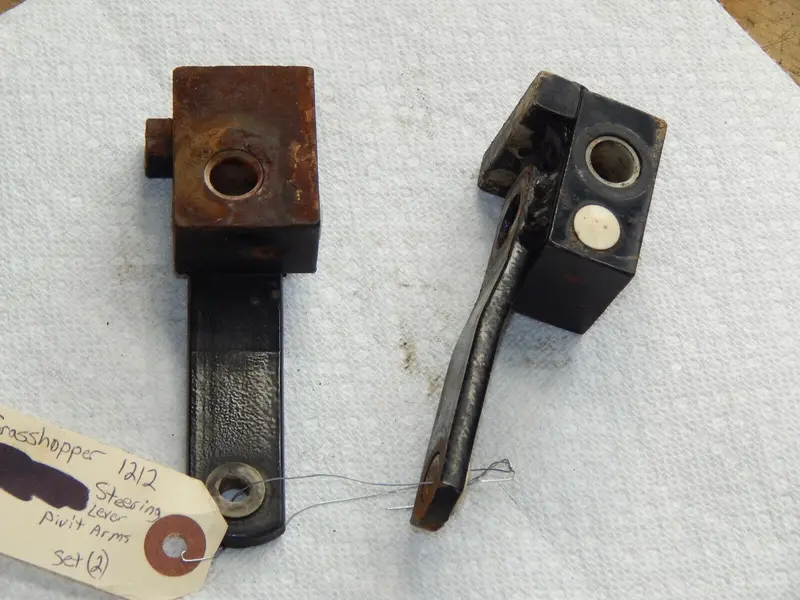 Grasshopper 1212 Zero-Turn Mower Steering Pivot Arms – Left & Right Pair (643643) 1