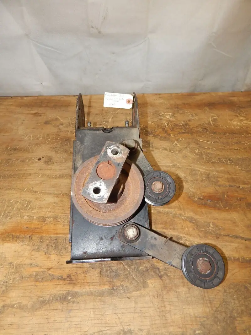 Grasshopper 718K Transmission Center Mount Plate (645615) 1