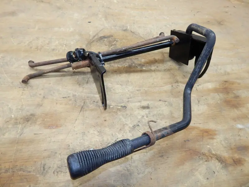 Huskee Lt4600 Deck Lifter Mechanism – Used Oem Lawn Tractor Part 1