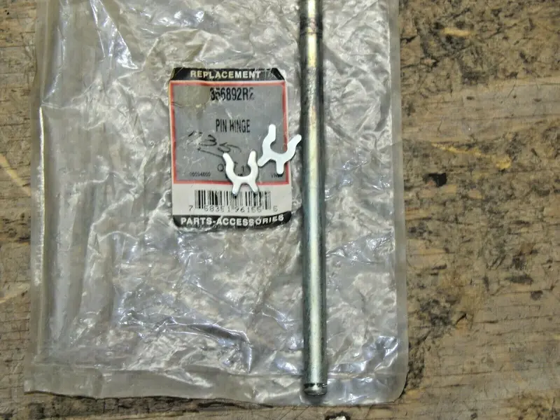 International Harvester Pin Hinge – Compatible With 200–660 Series Tractors 1