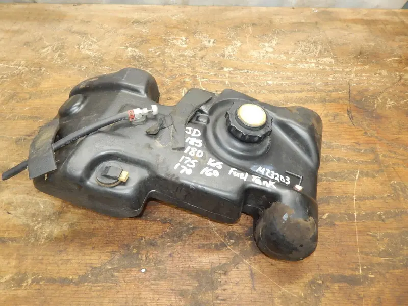 John Deere 160–185 Series Fuel Tank Assembly – Universal Fit K126-14101 1