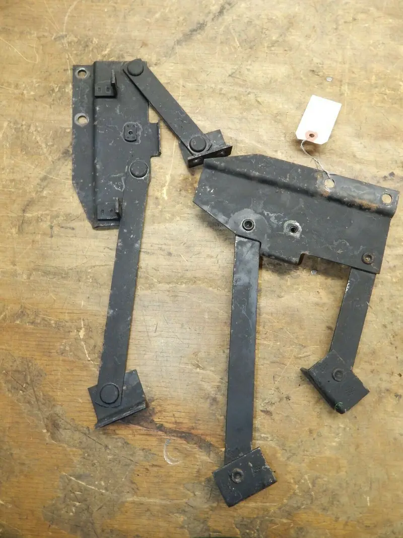 John Deere 400 Garden Tractor Hood Hinge Set – Includes Am35340 & Am35341 1