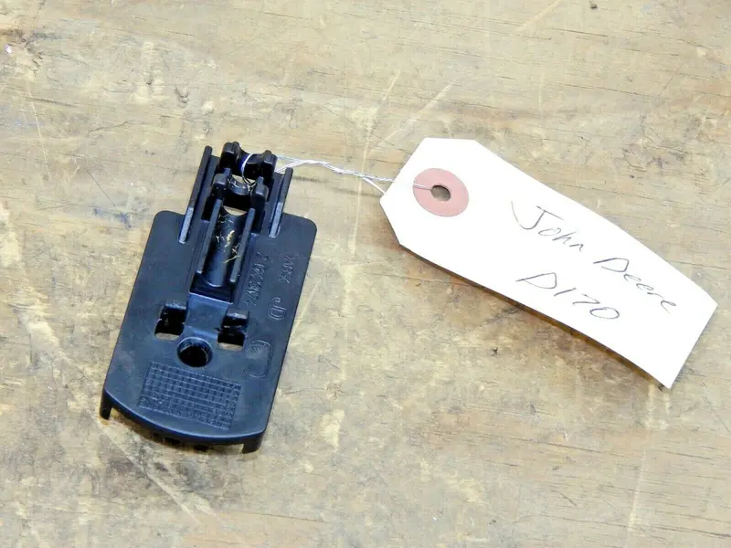John Deere D170 Dash Linkage Holder #2 – Refurbished Unit 1