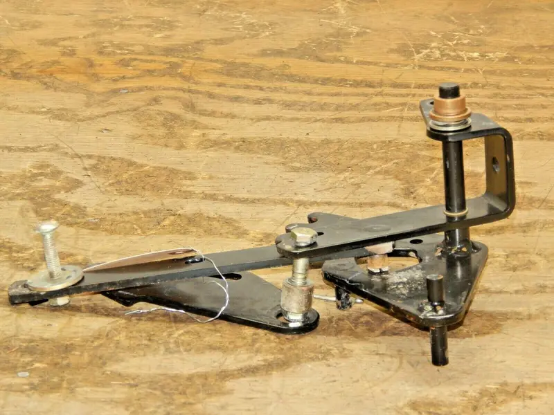 John Deere F725 Front Mower Brake Control Assembly – Welded Type (Am105375) 1