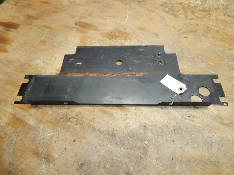 John Deere F911–F935 Series Radiator Mounting Plate 1