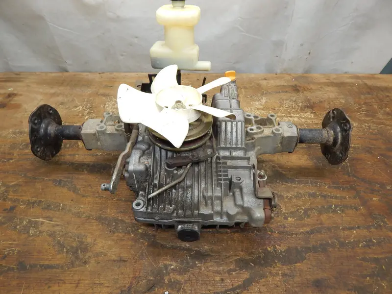 John Deere Gt225/Gt235/Gt245 Hydrostatic Transmission – Oem Replacement (Am133317) 1