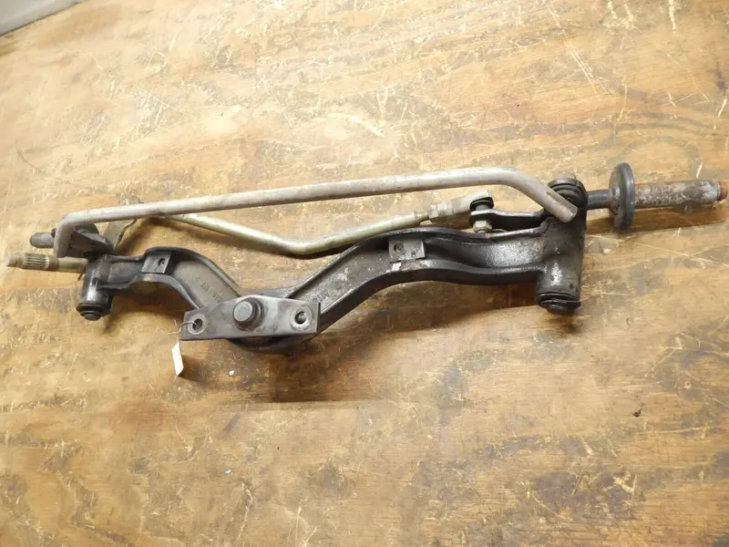 John Deere Gt235 Front Axle System – Includes Tie Rod (Am124578), Drag Link (M149733), And Am133800 1
