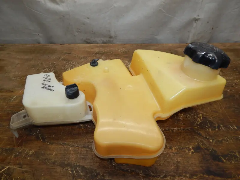 John Deere Sst16/Sst18 Gas Fuel Tank Assembly (Am132414) 1