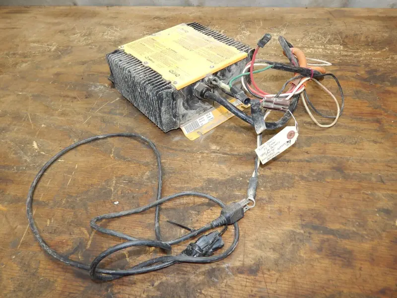 John Deere Te Gator 48V Dc Battery Charger – Oem Models Auc13450, Am144343, Am142515 1