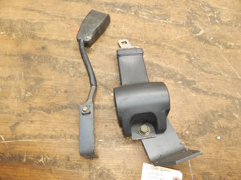 Kubota B2400H 4×4 Seat Belt System With Mounting Brackets – Includes Parts 6C040-72253 And 6C040-52760 1