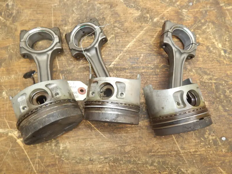 Kubota D1105-T Piston And Connecting Rod Kit – 3-Cylinder (Parts #98-9550, #117-7586, #98-9552) 1