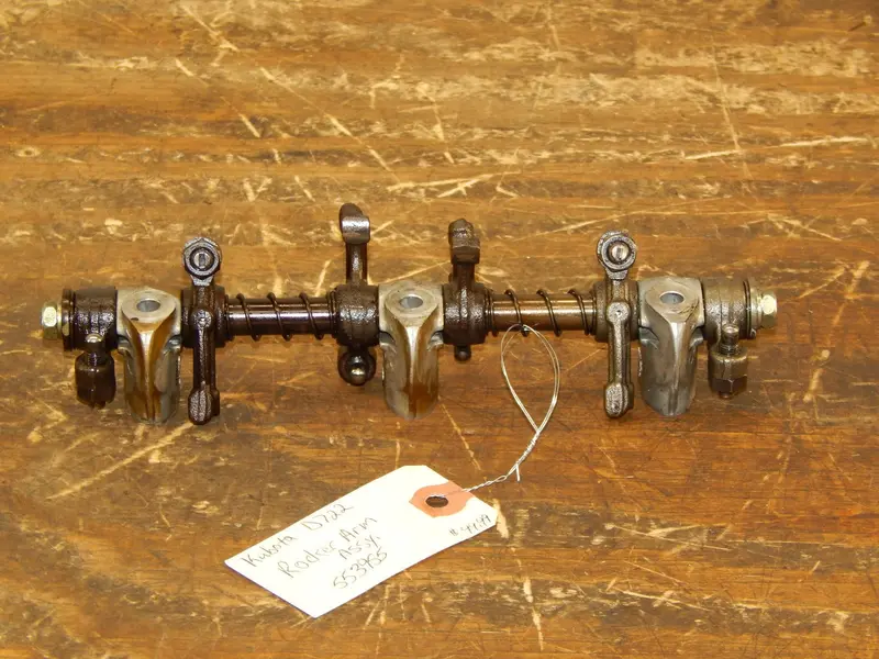 Kubota D722 Rocker Arm Assembly (Part #553955) 1