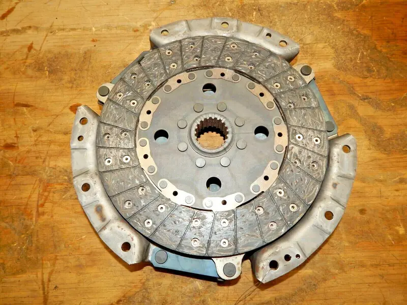 Kubota L3010 4Wd Tractor Clutch Kit (Ta020-20500 & Ta020-20600) 1