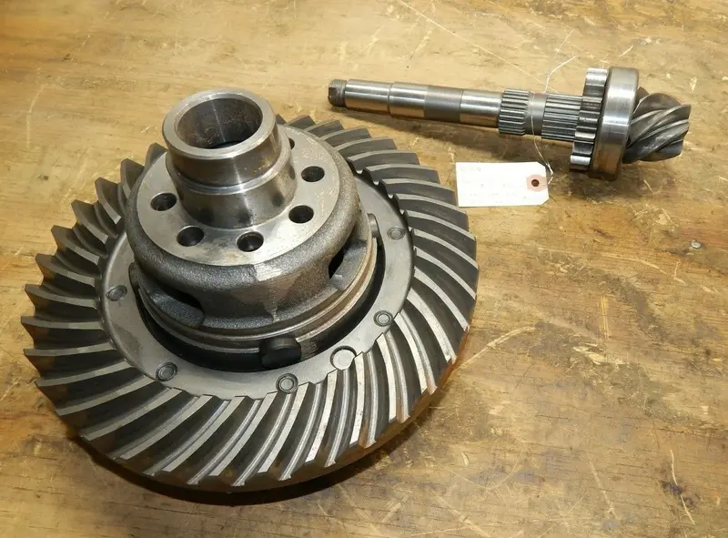 Kubota L3010 4Wd Transmission Bevel Gear Set – Ring & Pinion Ta240-99340 1