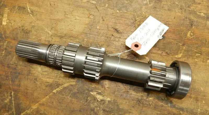Kubota L3010 4Wd Transmission Gearshaft – Genuine Ta240-52600 1
