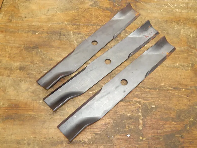 Mtd Oem 17-Inch Mower Blade Set (3-Pack) – Part Number 01008313 1
