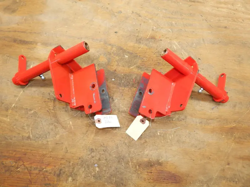 Mtd Pro Z2560 Zero-Turn Mower Left & Right Control Bearing Mounts (Oem Parts 01001946 & 01001947) 1