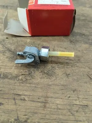 New Old Stock Honda Fuel Petcock Assembly For G100, G150, G200 Engines (16950-883-662) 1