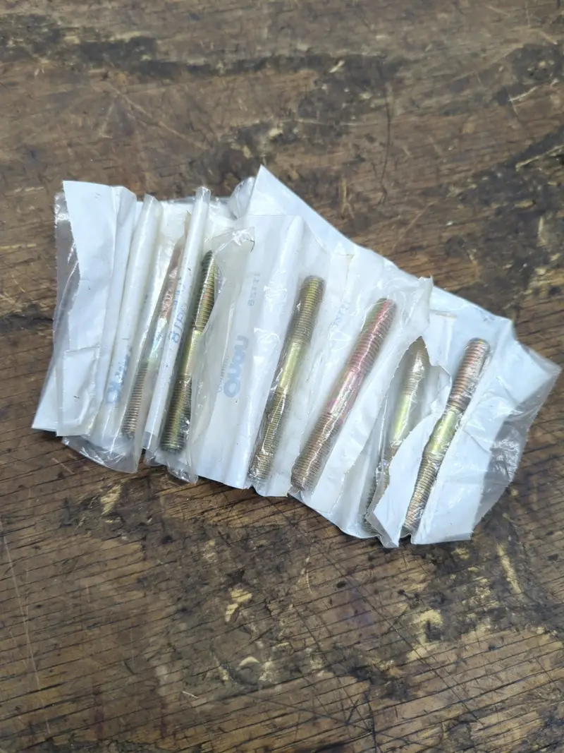 Onan Engine Stud Set – Pack Of 7 Genuine Oem Fasteners (5200918) 1