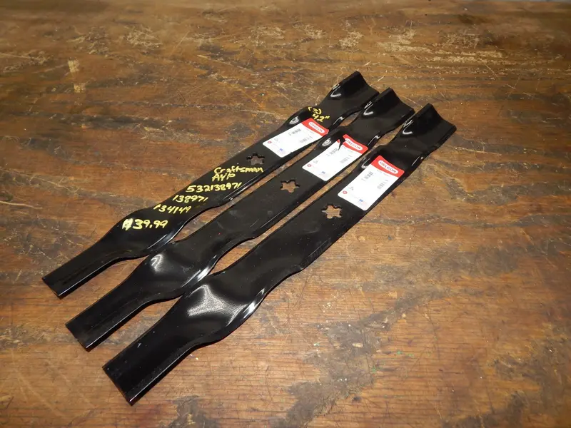 Oregon 195-005 Blade Set (3) – 21" Blades For 42" Craftsman Riding Mowers (Models 532138971, 138971, 134149) 1