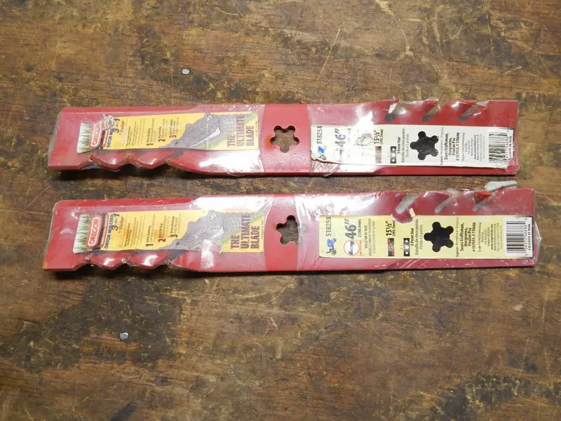 Oregon Red Gator Mulcher Blade – 46-Inch Width (Part #518258) 1