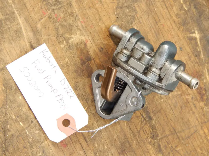Original Kubota D722 Mechanical Fuel Pump (Part #5002000) 1