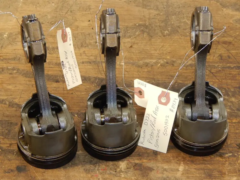 Reconditioned Kubota D722 Piston & Connecting Rod Kit (3-Cylinder Diesel) 1