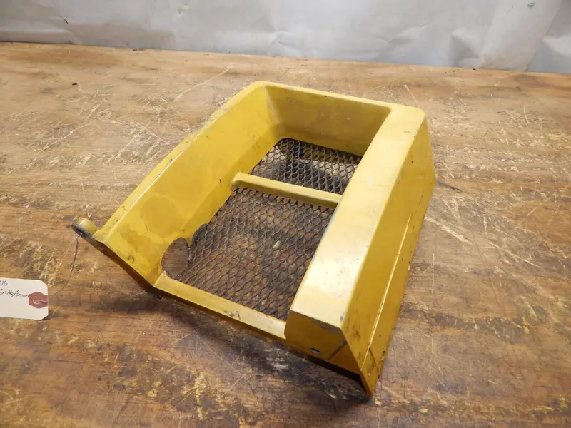 Sears Suburban Ss/16 Lawn Tractor Lower Grille And Air Intake Screen – Part #2677R 1