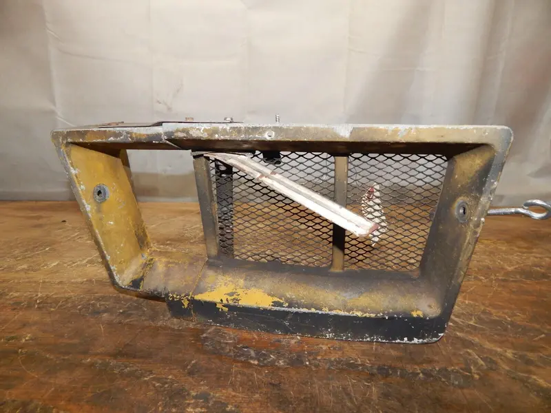 Sears Suburban St12 Lower Grille Assembly – Includes 2677R & 2678R Components 1