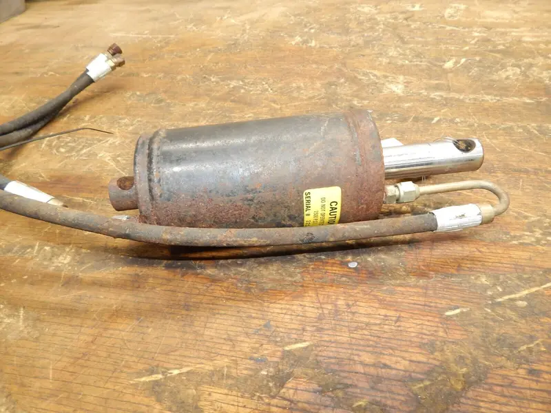 Simplicity Legacy Hydraulic Lift Cylinder – Part #1716944Sm 1