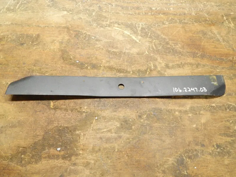 Toro 106224703 Lawn Mower Blade – Precision-Cut Replacement 1
