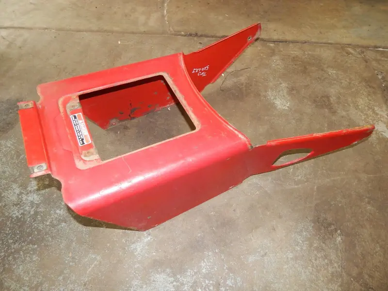 Toro 520 Lxi Garden Tractor Center Tunnel Cover – Gently Used Oem Part 1