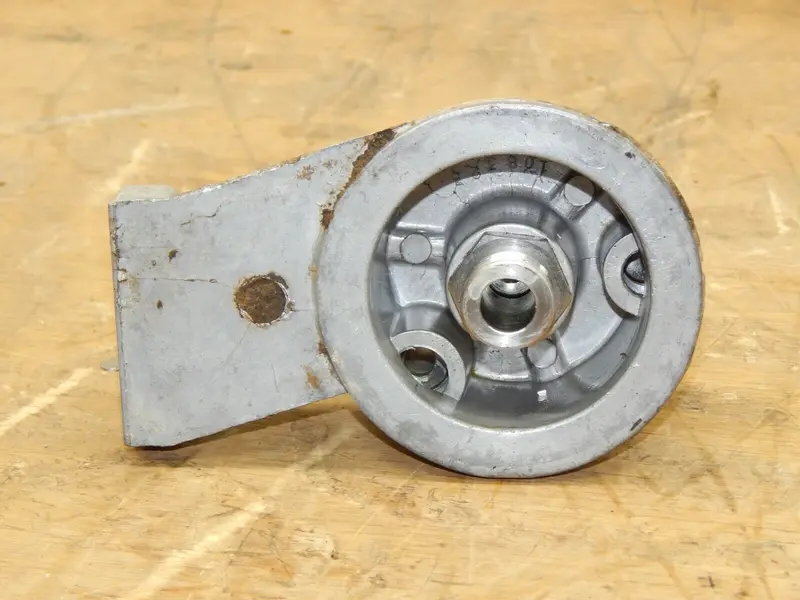 Toro 520 Lxi Garden Tractor Oil Filter Mount (Used) 1