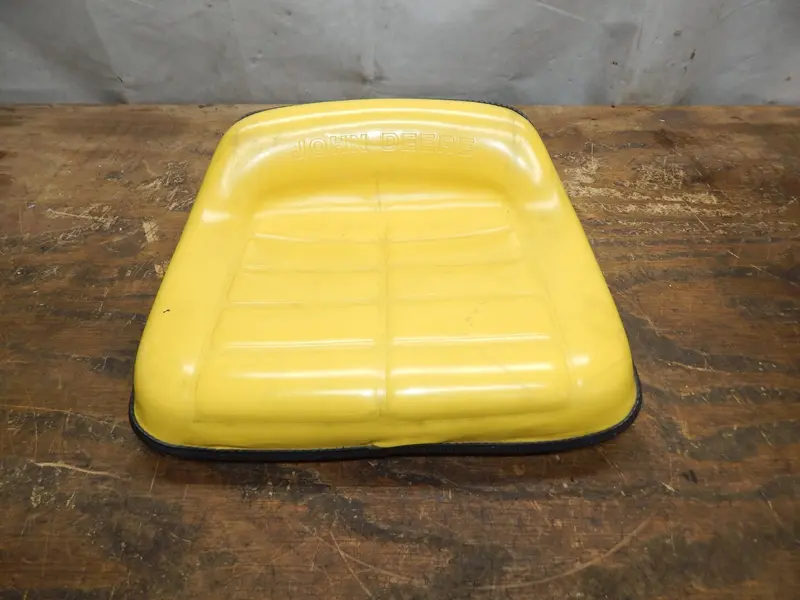 Universal John Deere Seat Assembly – Compatible With Stx38, Gx70–Gx95, Sx95, Rx63, Stx30, And More (Am106109 / Am104645) 1