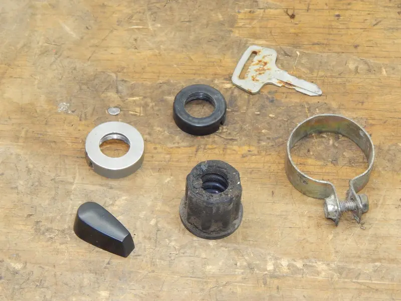Used Kubota G2000 Tractor Dash Components 1