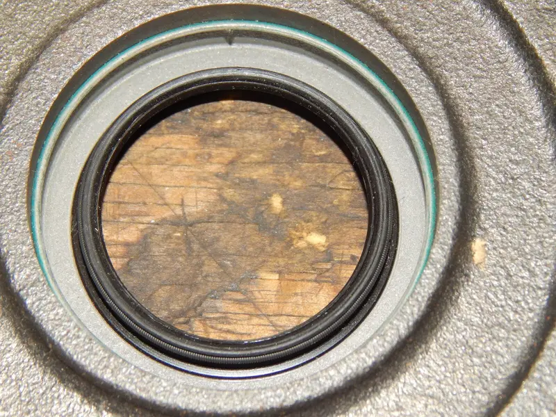 Wisconsin Bd103 Series Gear Cover (Bd103Js1 / Gs1 / Bs1) 1
