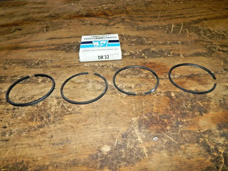 Wisconsin Motors / Continental Dr32 Piston Ring Set (Oem Replacement) 1